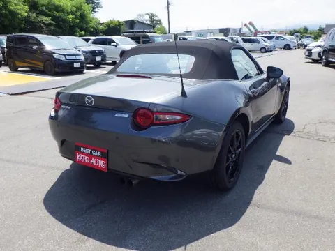 Mazda MX-5 (Roadster)