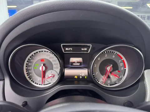 Mercedes-Benz Mercedes-Benz GLA