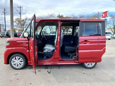Suzuki Spacia Custom