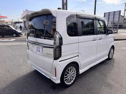 Honda N-BOX Custom