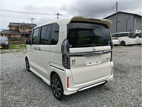 Honda N-BOX Custom