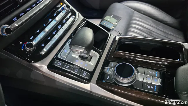 Genesis G90 (EQ900)