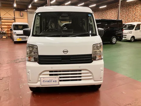 Nissan Clipper Van