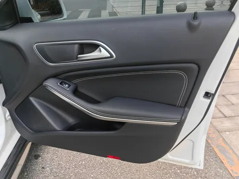 Mercedes-Benz Mercedes-Benz GLA