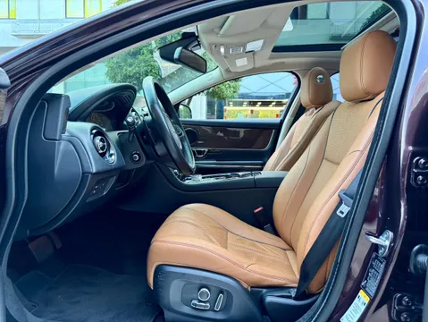 Jaguar XJ
