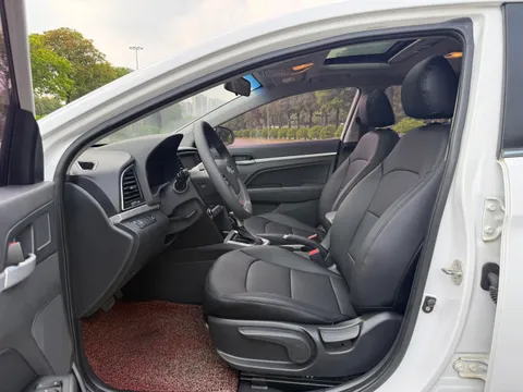 Hyundai Elantra (Avante)