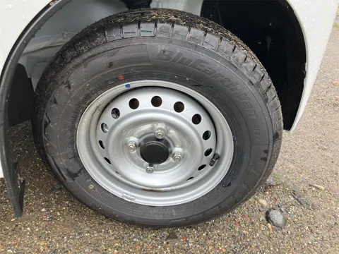 Nissan Clipper Van