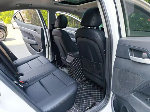 Hyundai Elantra (Avante)