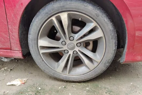 Geely Binray