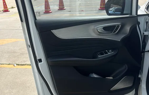Roewe iMAX8