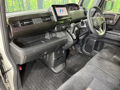 Honda N-BOX Custom