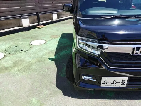 Honda N-BOX Custom