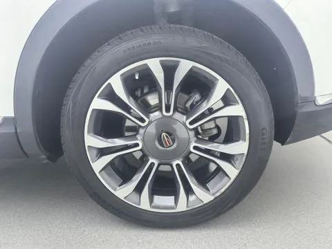 Hongqi HS5