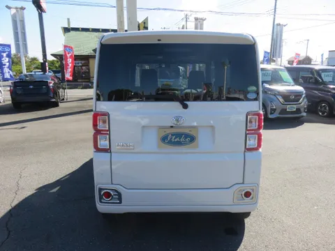 Toyota Pixis Mega