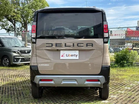 Mitsubishi Delica Mini