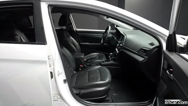 Hyundai Elantra (Avante)