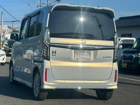 Honda N-BOX Custom
