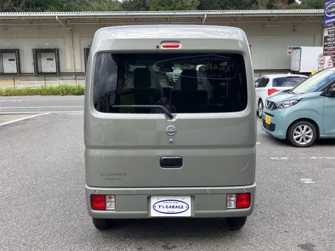 Nissan Clipper Van