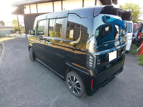 Honda N-BOX Custom