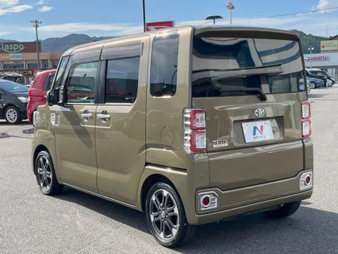 Toyota Pixis Mega