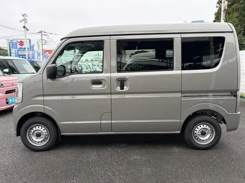 Nissan Clipper Van