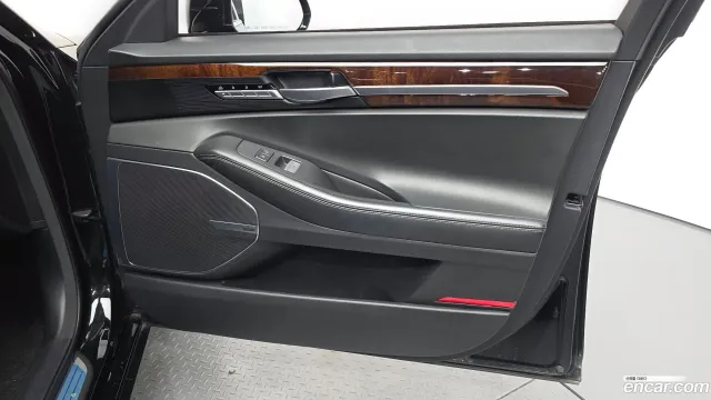 Genesis G90 (EQ900)