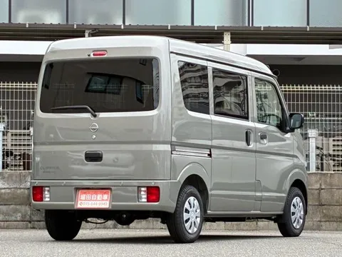Nissan Clipper Van