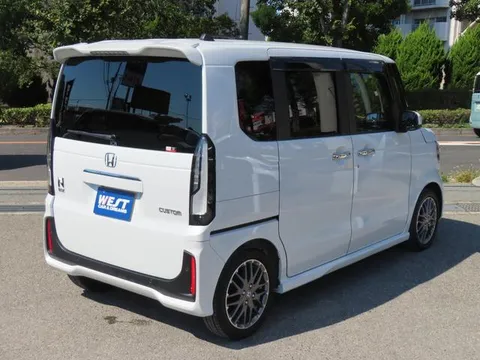 Honda N-BOX Custom