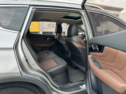 Dongfeng AX7