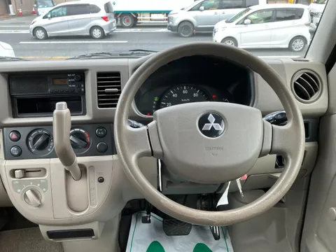 Mitsubishi Minicab Van