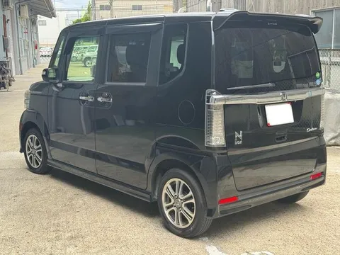 Honda N-BOX Custom