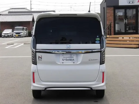 Honda N-BOX Custom