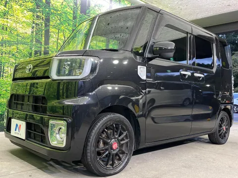 Toyota Pixis Mega