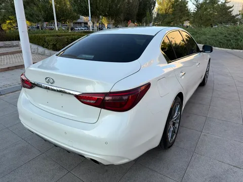 Infiniti Q50L