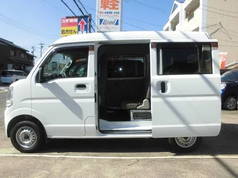 Mitsubishi Minicab Van