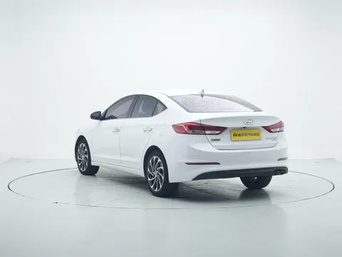Hyundai Elantra (Avante)