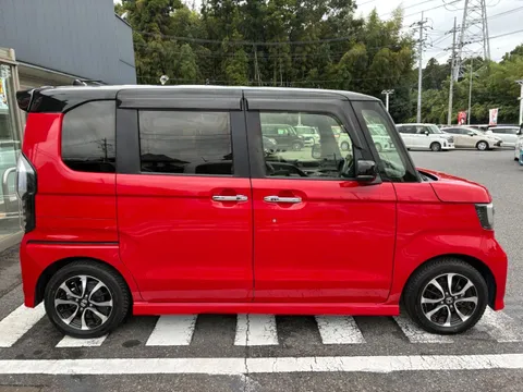 Honda N-BOX Custom