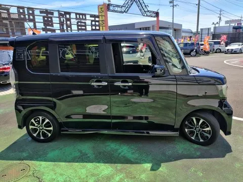 Honda N-BOX Custom