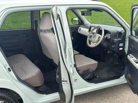 Daihatsu Mira Tocot