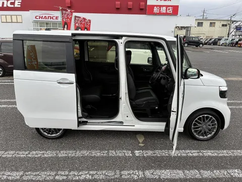 Honda N-BOX Custom