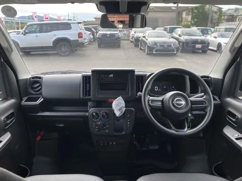 Nissan Clipper Van