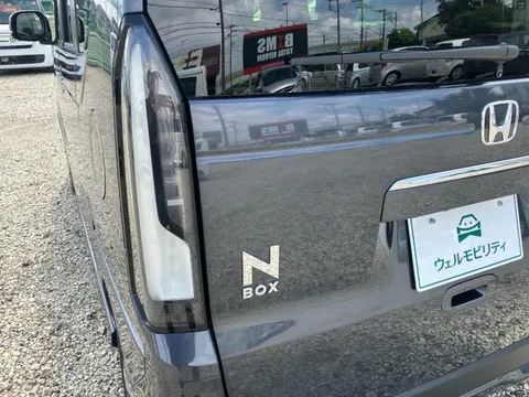 Honda N-BOX Custom