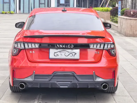 Lynk & Co 03