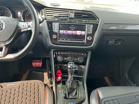 Volkswagen Tiguan L
