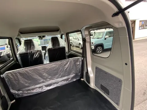 Nissan Clipper Van