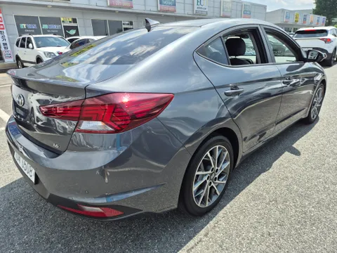 Hyundai Elantra (Avante)