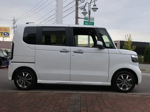 Honda N-BOX Custom