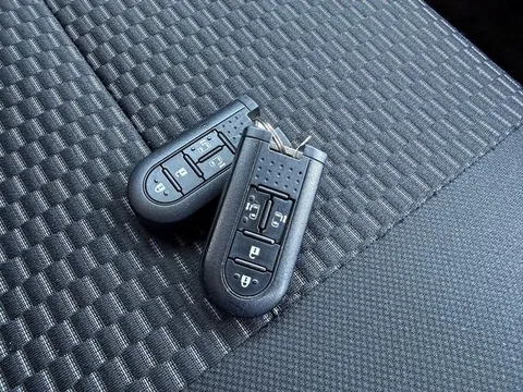 Toyota Pixis Mega