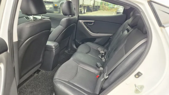 Hyundai Elantra (Avante)