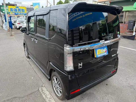 Honda N-BOX Custom